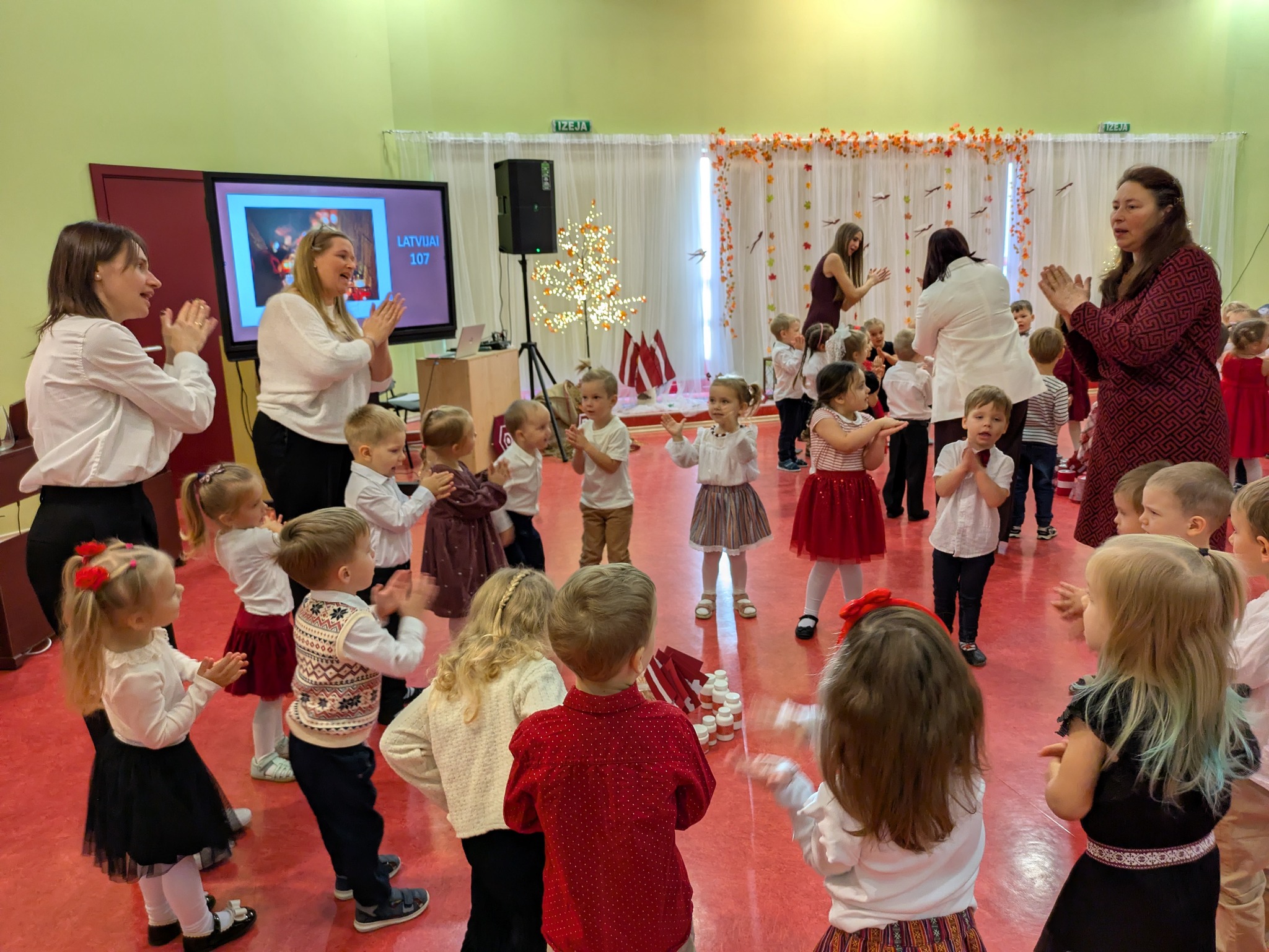Latvijai – 107